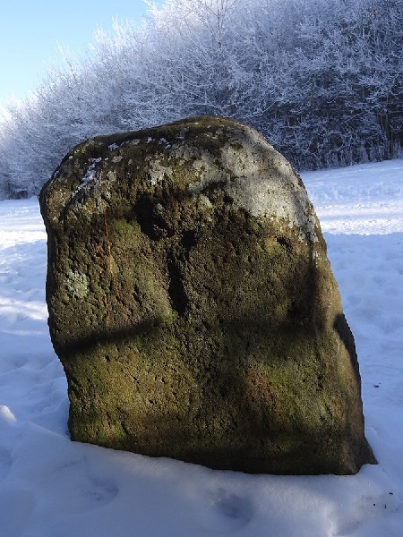 Menhir, Zbuzany, autor Martin Veselka, Wikipedia